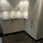 Fredriksbergs Golv & Kakel våtrumsbehörighet Vi utför renovering av badrum, källare, kök, flytspackling, kakel, golv, eps, golvläggning, mattläggning i Vänersborg, Trollhättan